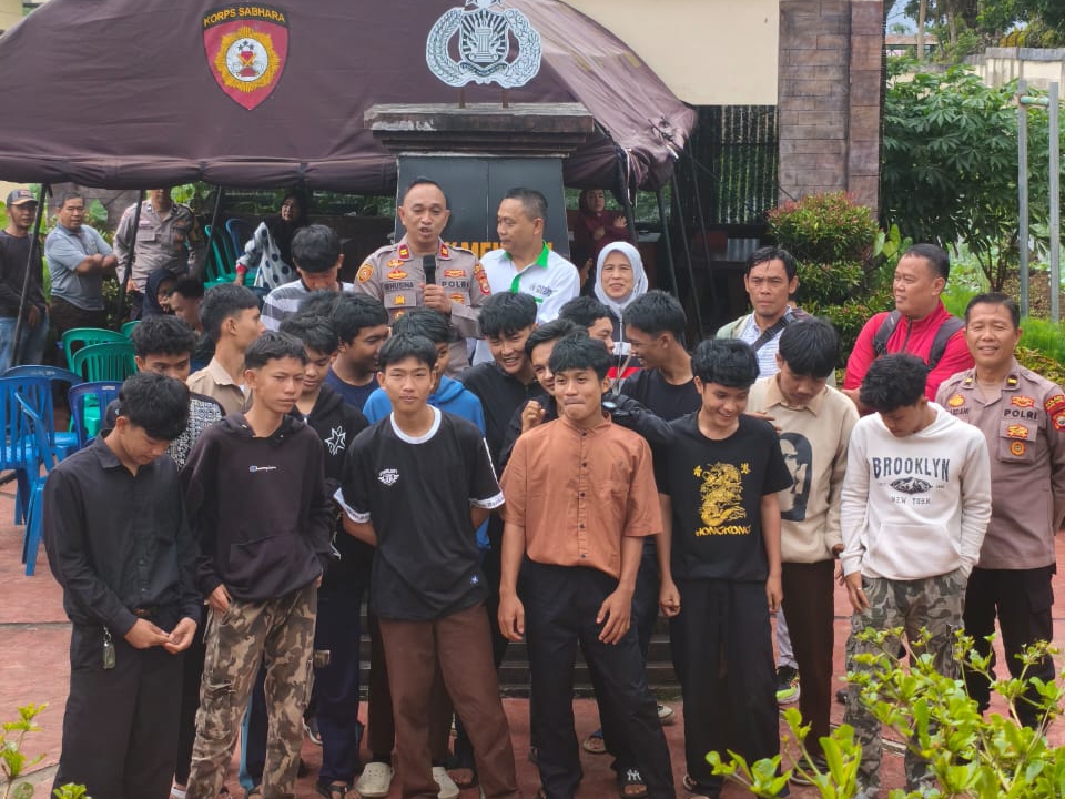 Setelah mediasi, kegiatan dilanjutkan dengan saling berpelukan antara anak dan orang tua (Dok Ist)