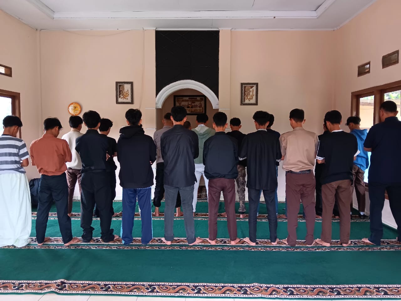 Kegiatan diakhiri dengan salat Ashar berjamaah di Musola Al Amin Polsek Selupu Rejang(Dok Ist)