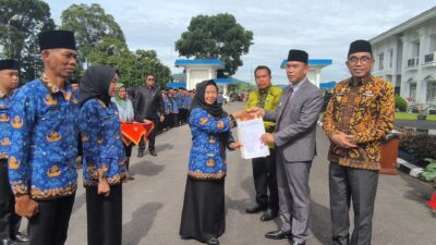 Bupati Kepahiang Serahkan SK PPPK Paruh Waktu, Ingatkan Kedisiplinan dan Tanggung Jawab