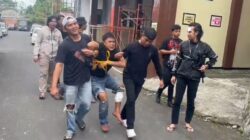 Polres Rejang Lebong kembali menunjukkan keseriusan dalam menangani kasus pencurian sepeda motor (curanmor) dengan menangkap terduga pelaku bernama RK (27), warga Desa Kampung Jeruk, Kecamatan Binduriang, pada Jumat, 28 November 2025. (Pot dok : ist)