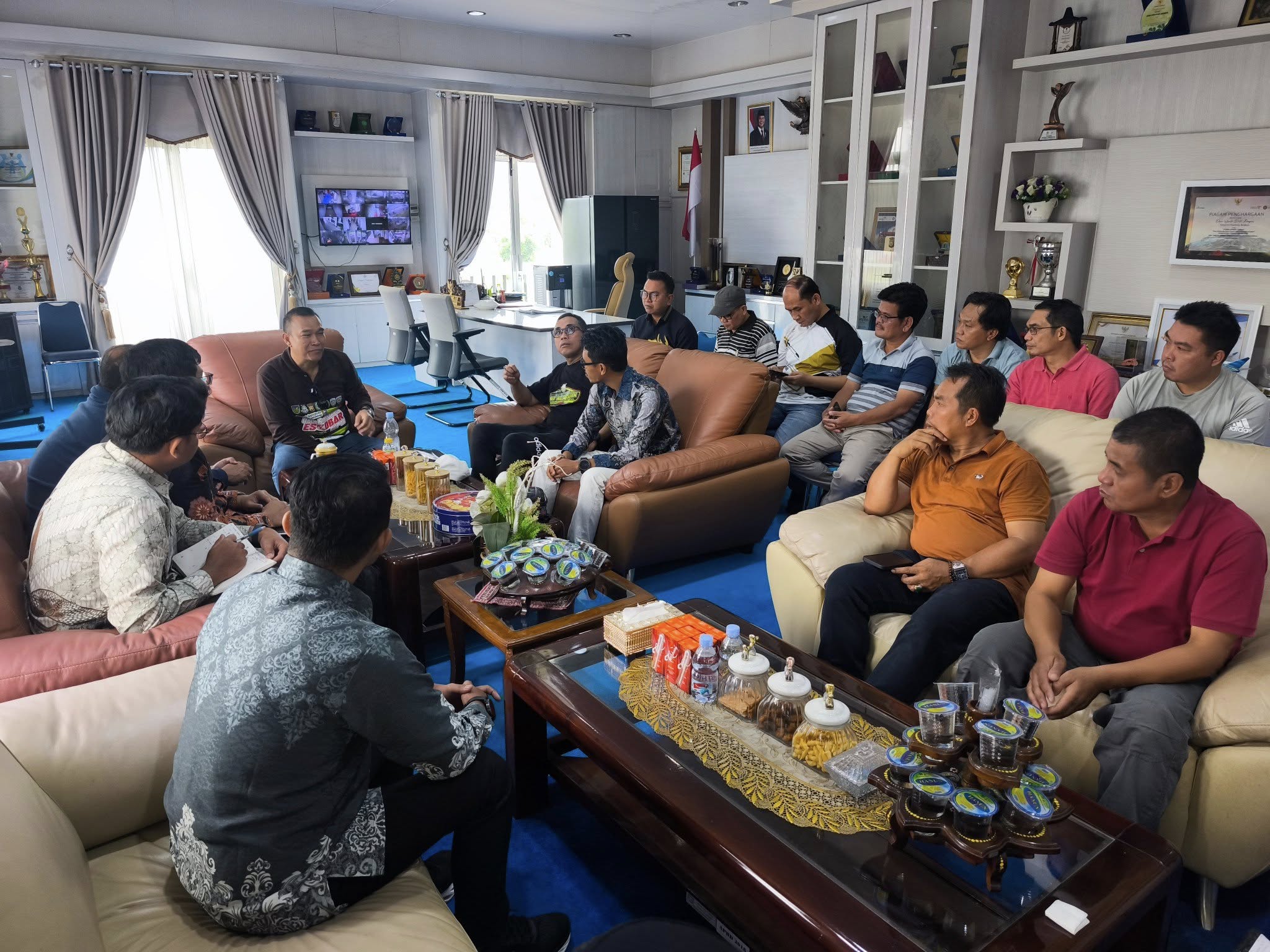 Bupati Kepahiang H. Zurdi Nata, S.IP, menerima audiensi manajemen PT Hitay Lawang Energy terkait perkembangan eksplorasi potensi energi panas bumi (geothermal) di Kecamatan Muara Kemumu, Kabupaten Kepahiang, Jumat (23/1/2026). (Photo dok Ist)