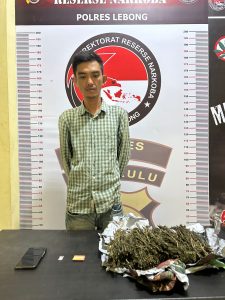 Pria berinisial J.N.N alias Dedek (38) ditangkap petugas di Jalan Lintas Muara Aman–Curup, Desa Manai Blau, Kecamatan Lebong Selatan, Selasa (20/1/2026) sore.(photo dok ist)