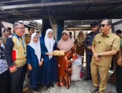 ‎Bupati Kepahiang Serahkan Bantuan kepada Korban Kebakaran di Daspetah