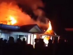 ‎Kebakaran di Daspetah, Warga dan Damkar Berjibaku Padamkan Api ‎