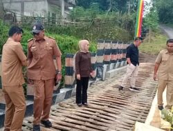 ‎Waka I DPRD Rejang Lebong Tinjau Jalan Longsor di Air Merah dan Talang Rimbo Baru  ‎