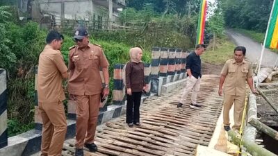 ‎Waka I DPRD Rejang Lebong Tinjau Jalan Longsor di Air Merah dan Talang Rimbo Baru  ‎