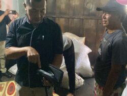 POLISI BUBARKAN PERJUDIAN DOMINO DAN KARTU DI CURUP TENGAH