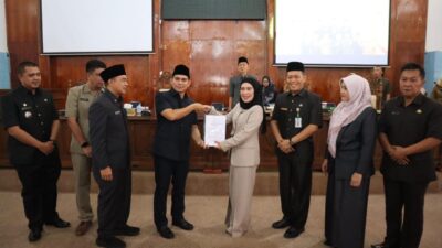 Pelaksana Tugas (Plt) Bupati Rejang Lebong, Dr. H. Hendri, S.STP., M.Si, menyampaikan nota pengantar Laporan Keterangan Pertanggungjawaban (LKPJ) Tahun Anggaran 2025 dalam rapat paripurna DPRD, Senin (13/4/2026).(Photo dok ist)
