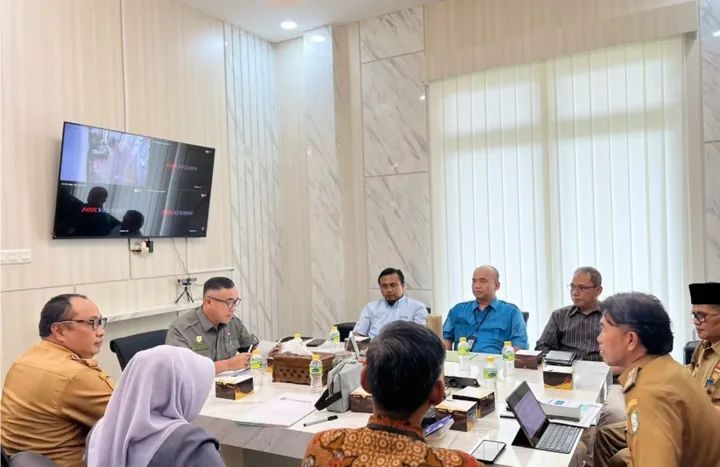 Rapat yang digelar pukul 09.00 WIB di Ruang Kerja Wakil Bupati Kepahiang ini dipimpin langsung Wakil Bupati Ir. Abdul Hafizh. Ia mewakili Bupati H. Zurdi Nata, yang berhalangan hadir karena agenda kenegaraan yang tidak dapat diwakilkan.(Photo dok ist)