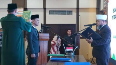 Gubernur Bengkulu Helmi Hasan melantik Somi Mohamad Yunus sebagai Direktur Kepatuhan PT Bank Pembangunan Daerah Bengkulu, Kamis 30 April 2026.(Photo dok ist)