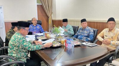 Sekretaris Daerah Provinsi Bengkulu, Herwan Antoni, memimpin langsung rapat pembahasan Yayasan Semarak di ruang kerjanya, Kamis (30/4/2026).(Photo dok ist}