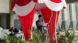 Sekretaris Daerah Provinsi Bengkulu Herwan Antoni mewakili Gubernur Helmi Hasan, memimpin Upacara Hardiknas 2026. Upacara berlangsung tertib diikuti jajaran OPD, guru, pelajar, dan insan pendidikan se-Provinsi Bengkulu.(Photo dok Ist)
