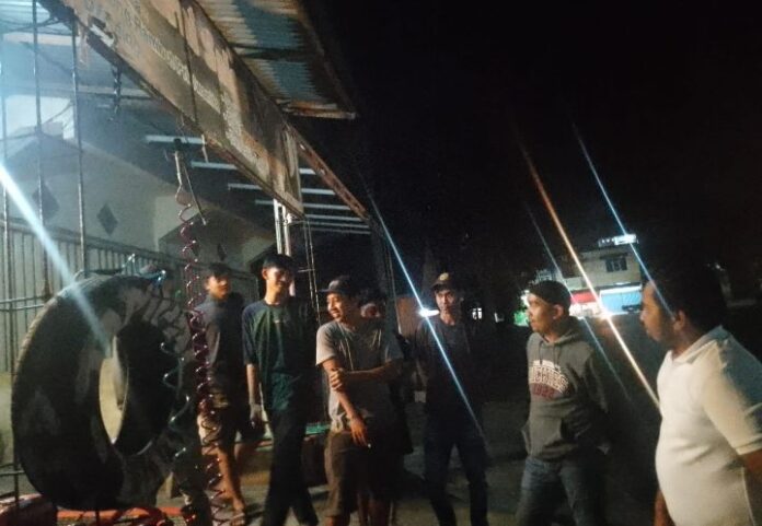 Polsek Padang Ulak Tanding bersama personel Brigif TP-88 KBK menggelar patroli gabungan di Jalur Lintas Curup–Lubuk Linggau, Jumat (5/6/2026) malam. (Photo dok ist)