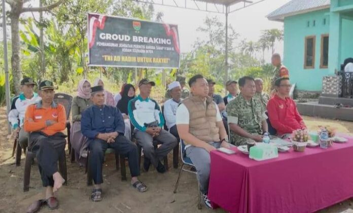 Pembangunan jembatan baru di Dusun II, Desa Dusun Sawah, Kecamatan Curup Utara, resmi dimulai lewat program Ground Breaking Jembatan Merah Putih Tahap V dan VI Kodam XXI/Radin Inten. Proyek yang dikerjakan Kodim 0409/Rejang Lebong ini langsung disambut syukur warga setempat.(Photo dok ist)