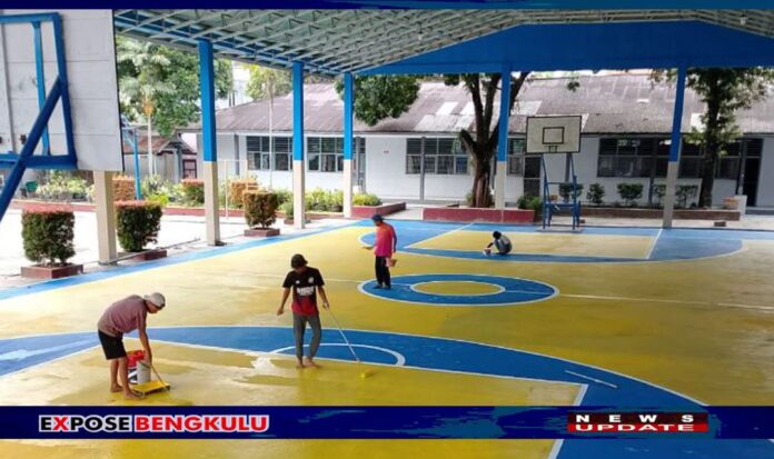 Kini lapangan tampil baru: lantai mulus, garis lapangan tajam, lampu penerangan terang, dan siap jadi “rumah” pembinaan atlet pelajar Curup. (Photo dok/ Sertu Mijal Ardi)